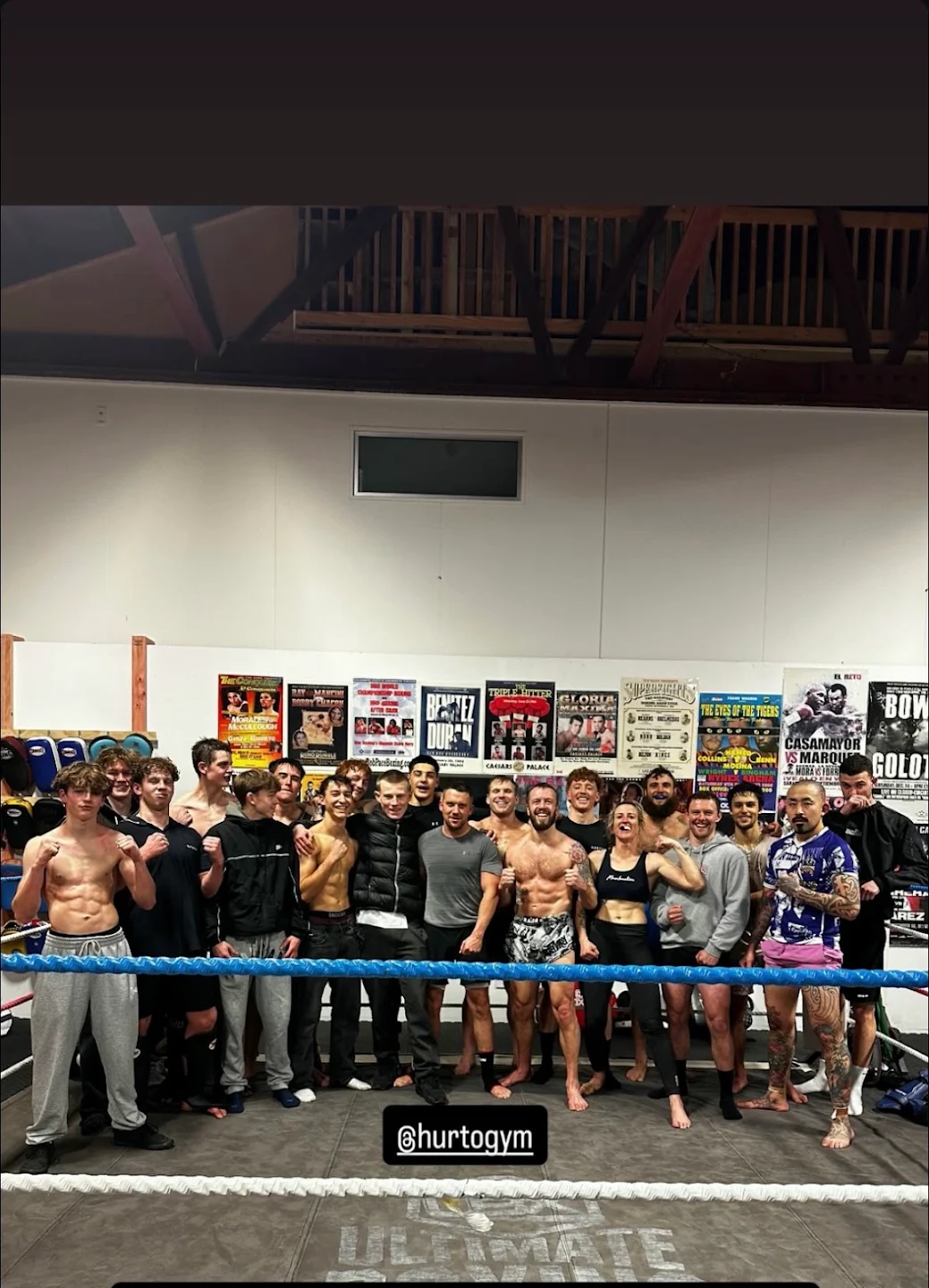 The Hurto Gym team posing together after training